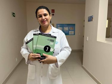 Enfermeira do Hospital da Criança de Maringá escreve capítulos em livro de atualização em Terapia Intensiva