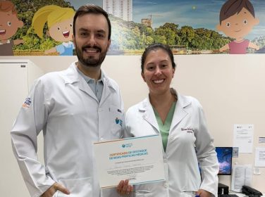 Hospital da Criança de Maringá homenageia médicos por boas práticas assistenciais